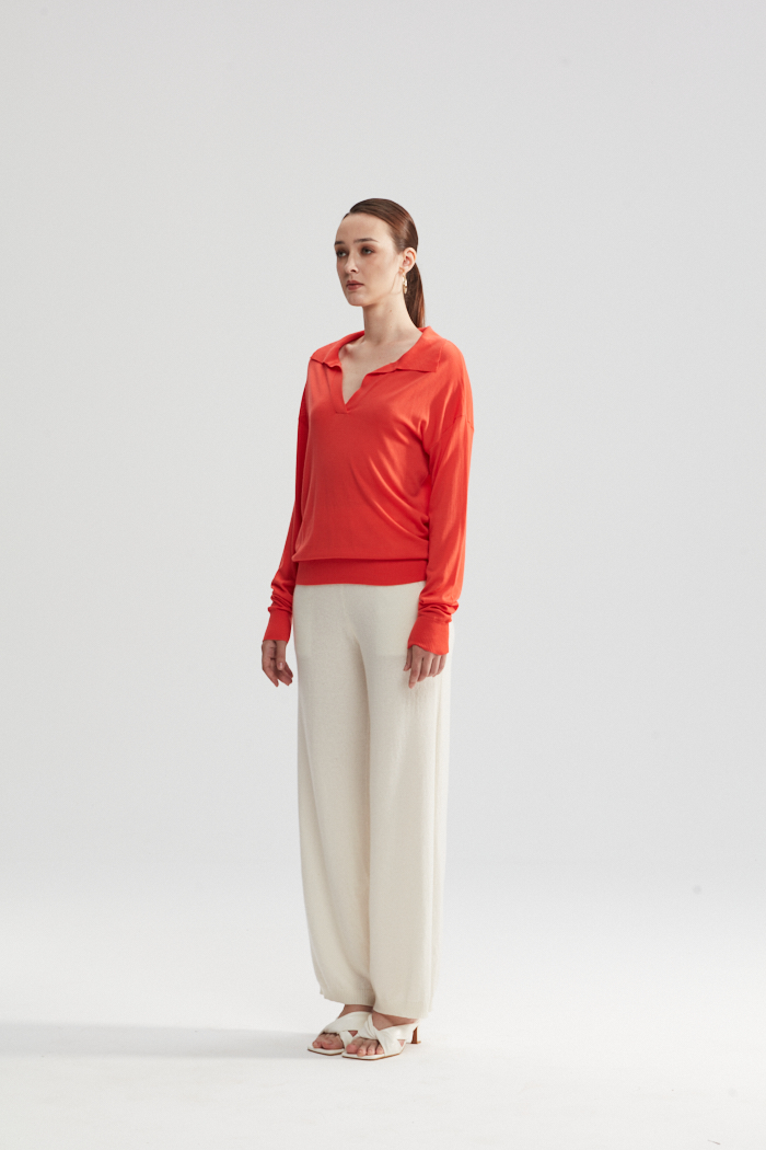 オレンジ色の長袖がセーターを編みます