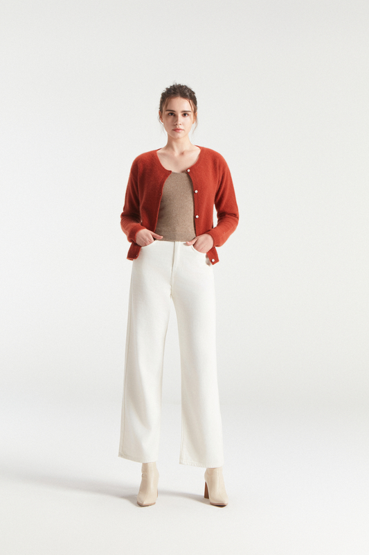 短い暗い赤い長袖ニットコート