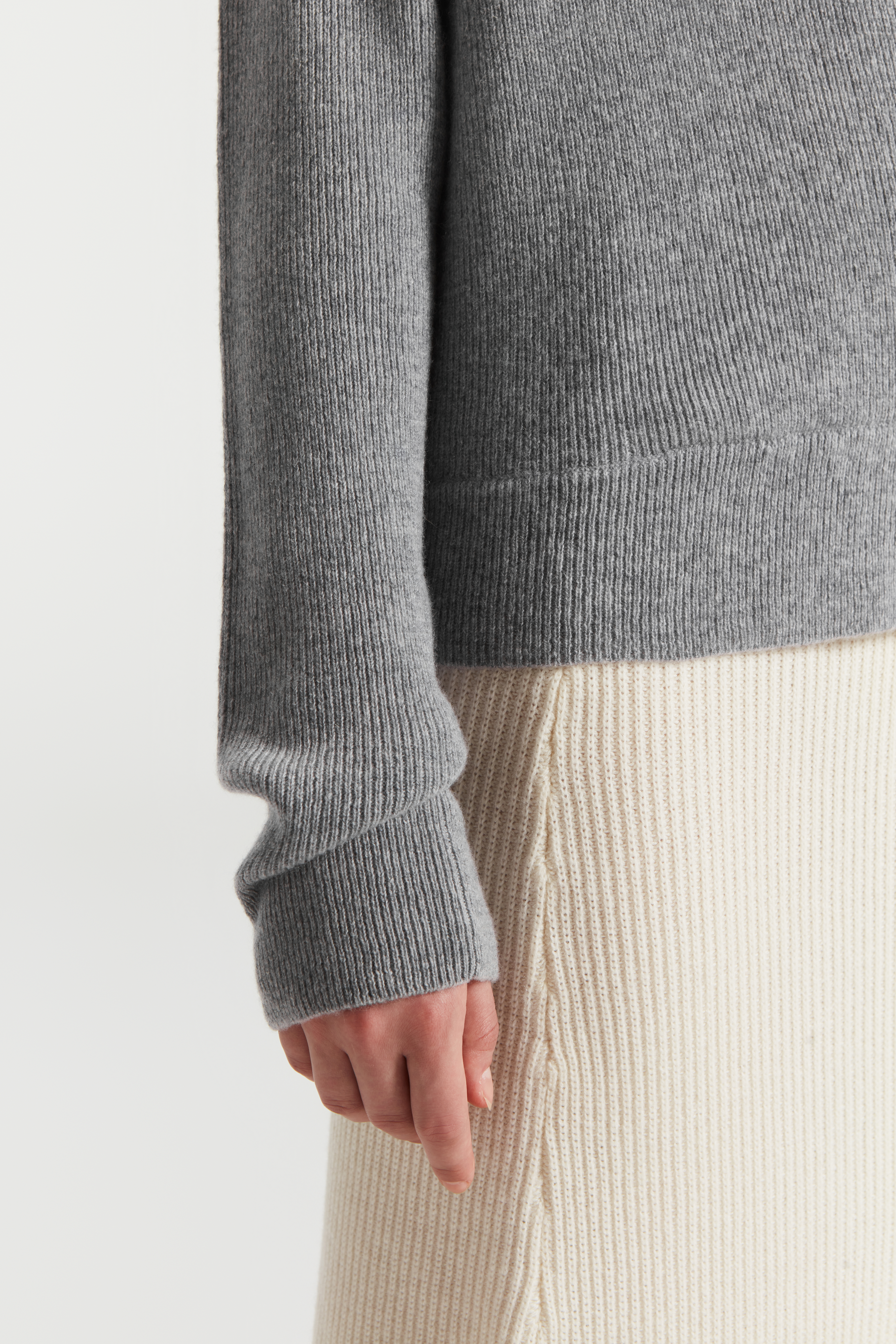 グレーⅤネックアシンメトリープルオーバー