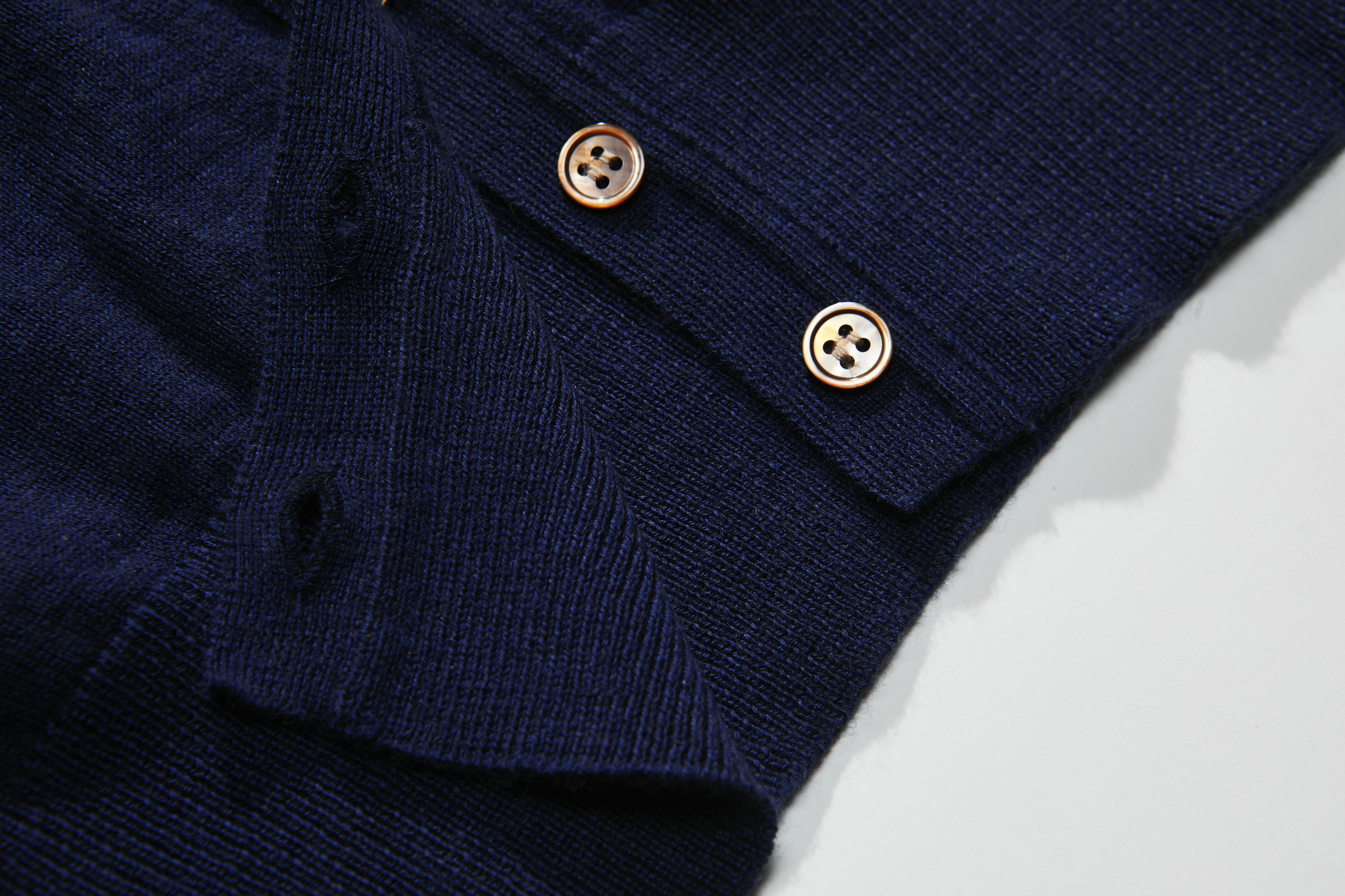 クラシックネイビーカシミアカーディガン