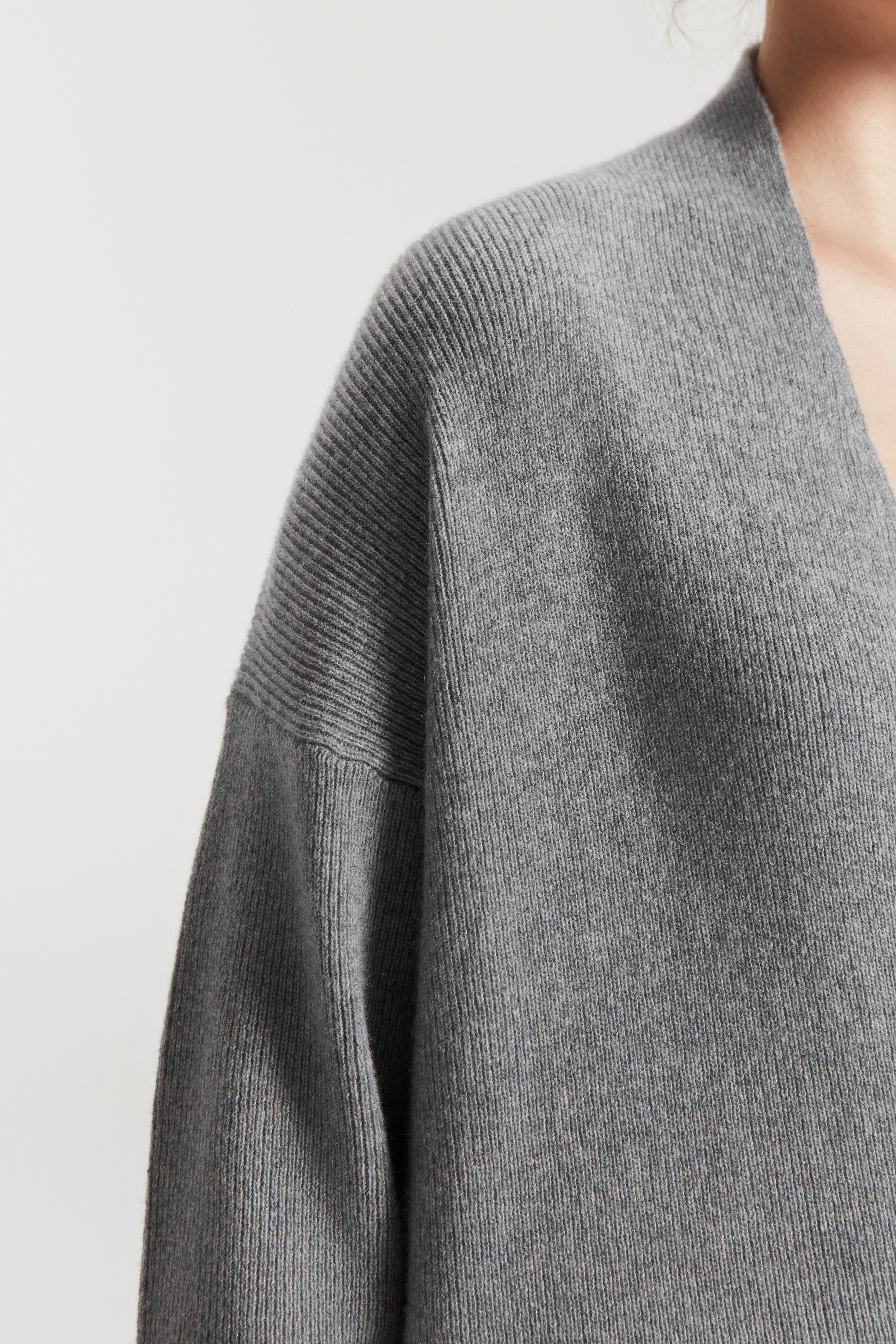 グレーⅤネックアシンメトリープルオーバー