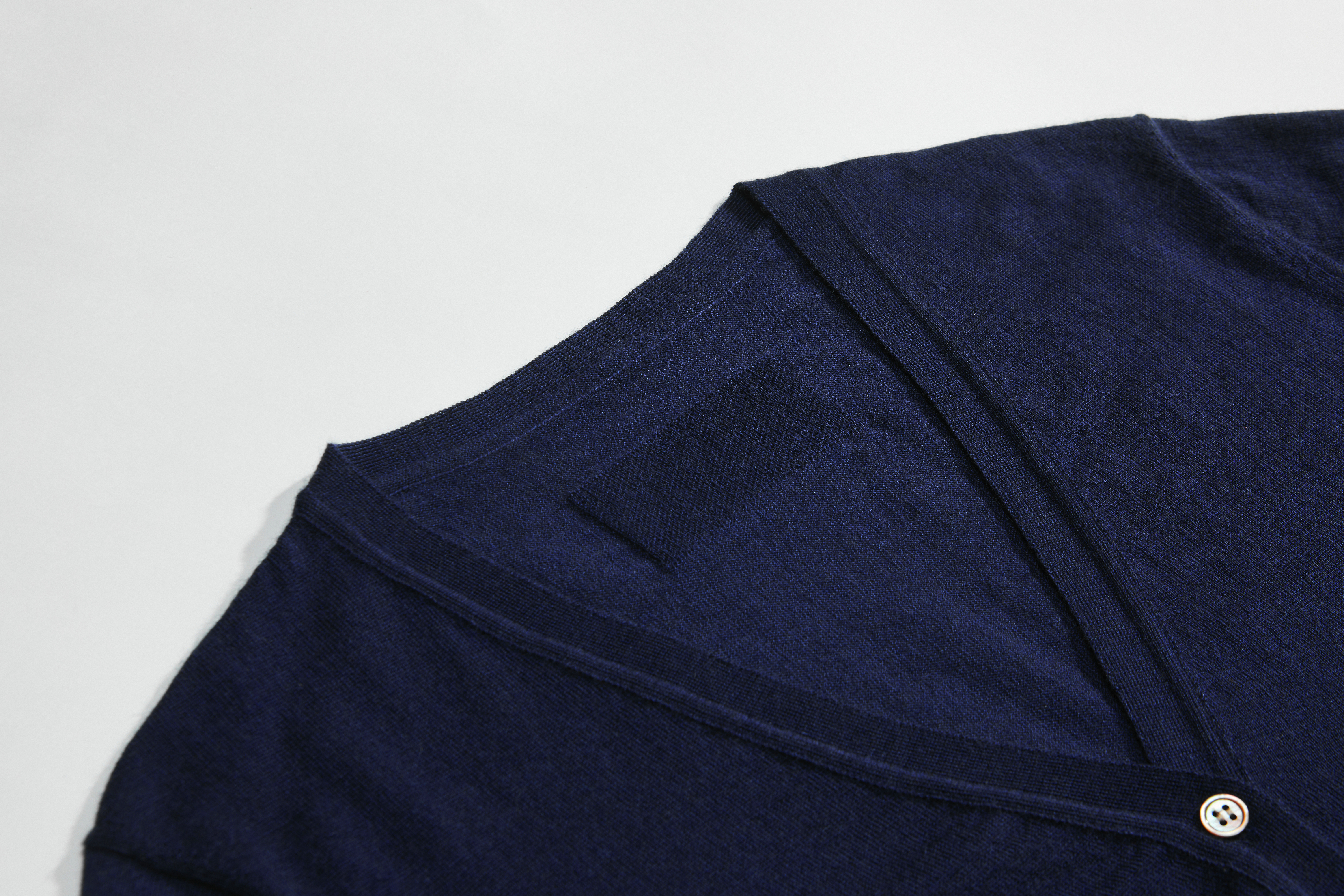 クラシックネイビーカシミアカーディガン