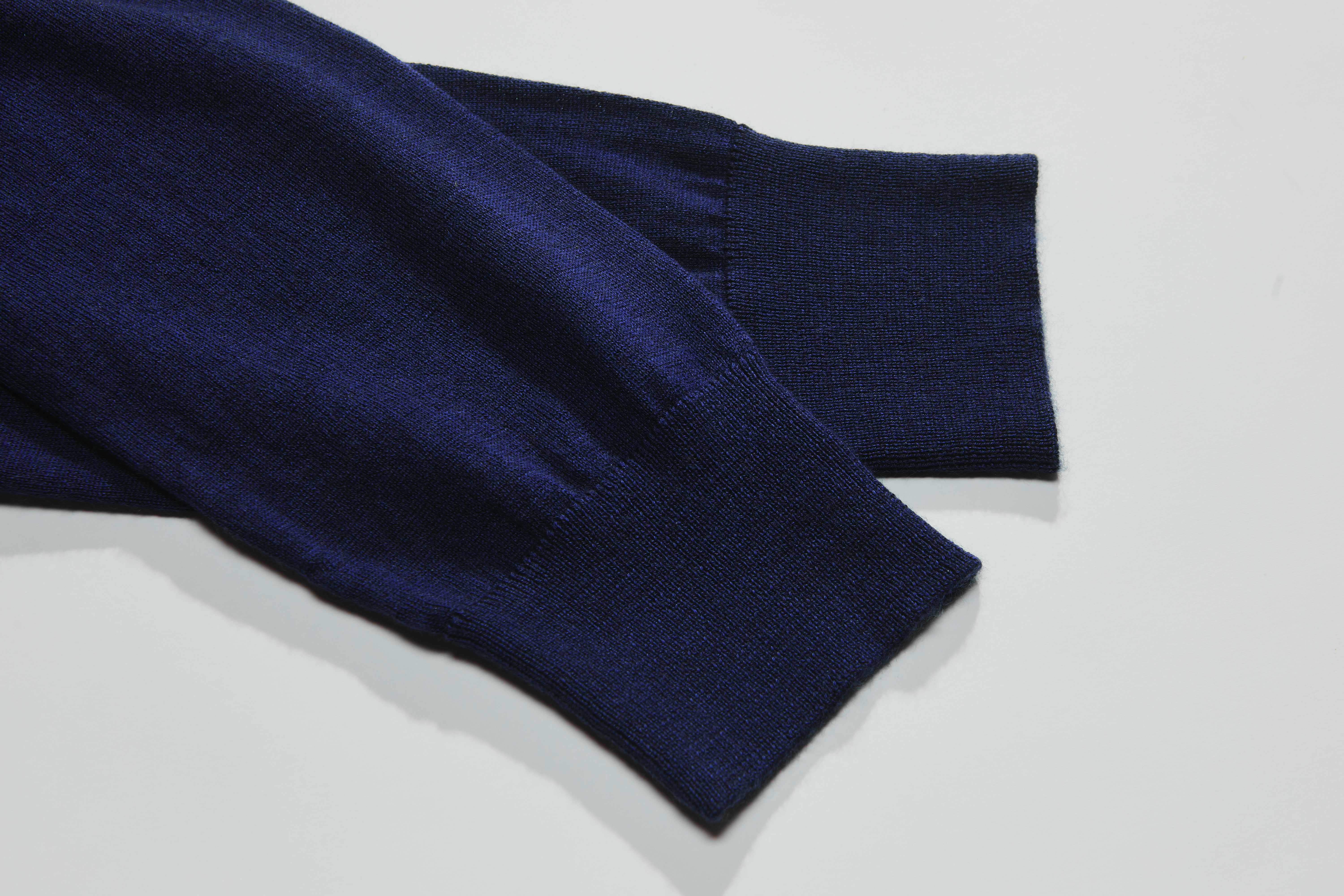 クラシックネイビーカシミアカーディガン