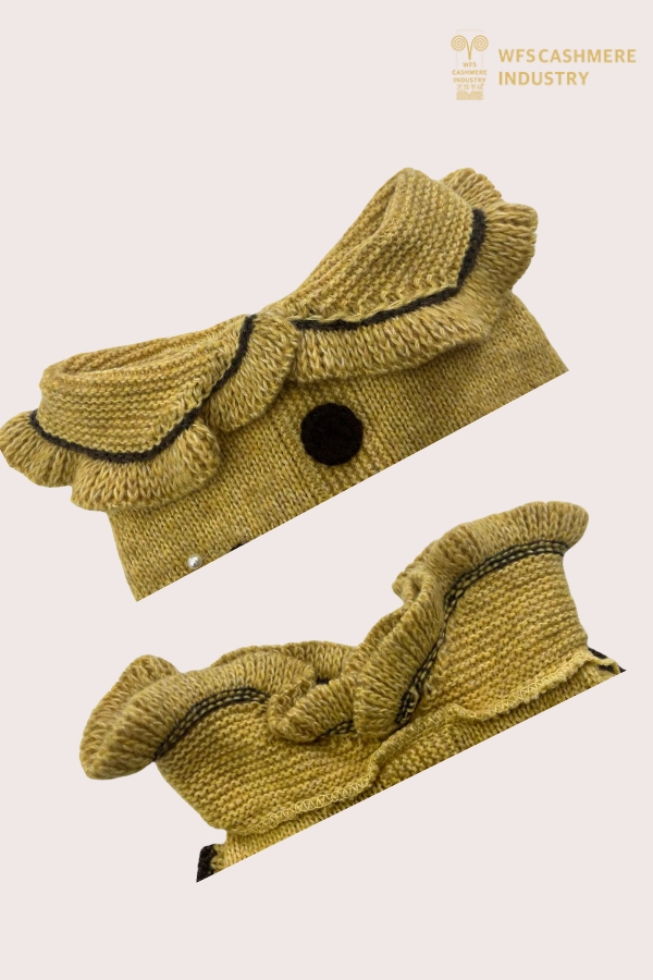 かぎ針編みのクマのアップリケ付き 7GG ラッフルカラー ペット セーター |職人によるペットニットウェアのOEM